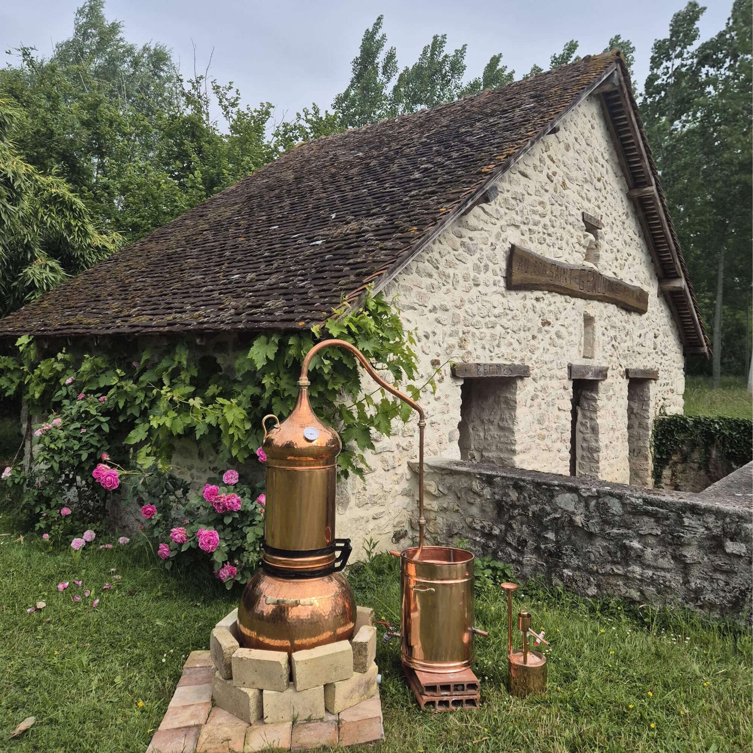 Distillation Artisanale Pétales de Roses Aimée de Mars