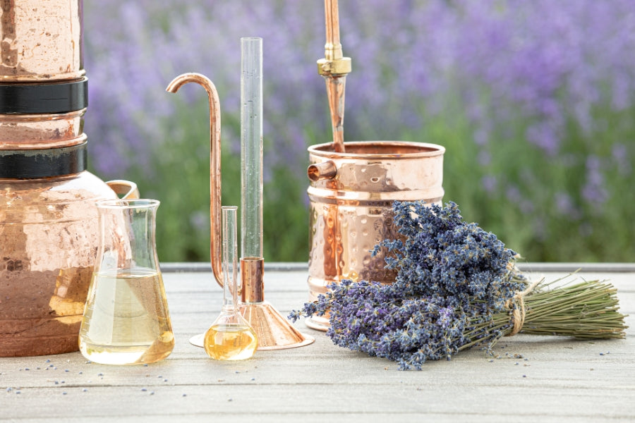 La chimie des aromaparfums : Un voyage à travers les composants chimiques des huiles essentielles