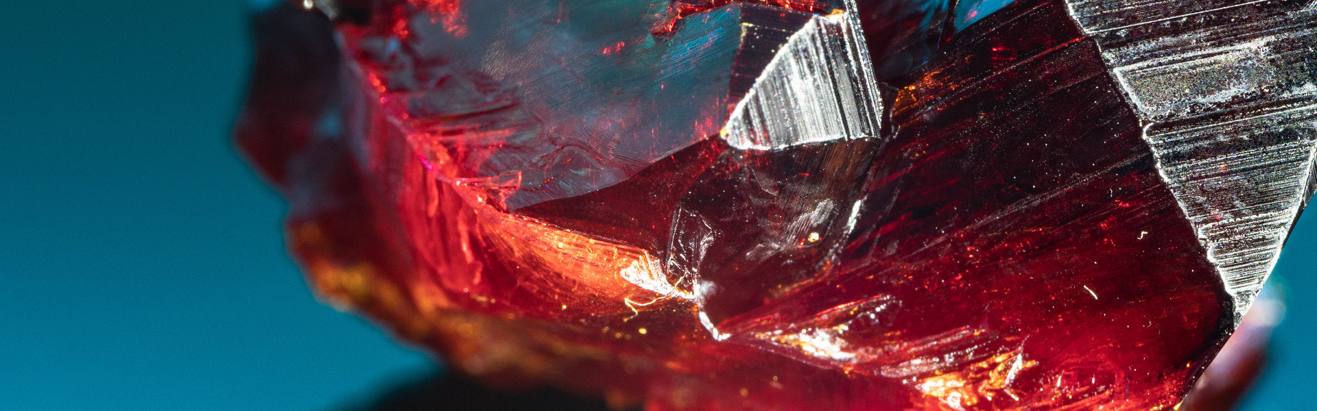Grenat, pierre précieuse des parfums naturels Aimée de Mars
